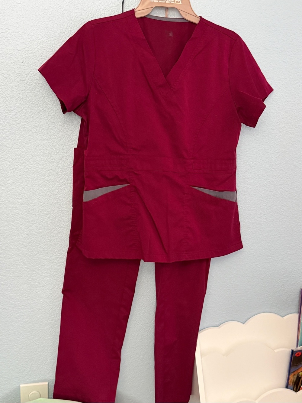 Dagacci BURGUNDY scrub top and pants set